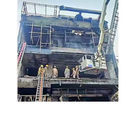लखनऊ अग्निकांड में बड़ा एक्शन : इमारत मालिक समेत 4 गिरफ्तार, 4 अधिकारी सस्पेंड